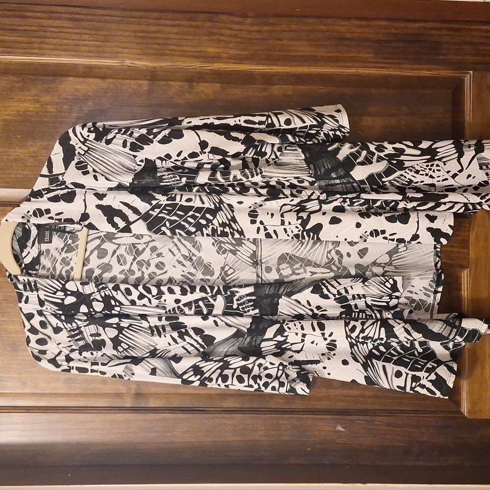 Made in Itally black and white top